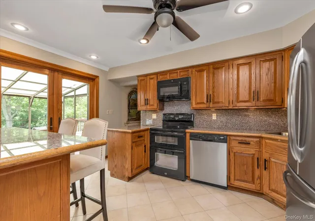4th image of 7 Freedom Ct, Babylon, NY 11702 | MLS# 1016410