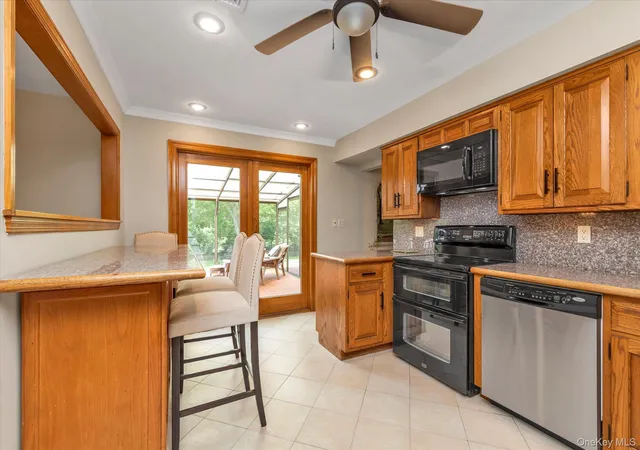 5th image of 7 Freedom Ct, Babylon, NY 11702 | MLS# 1016410