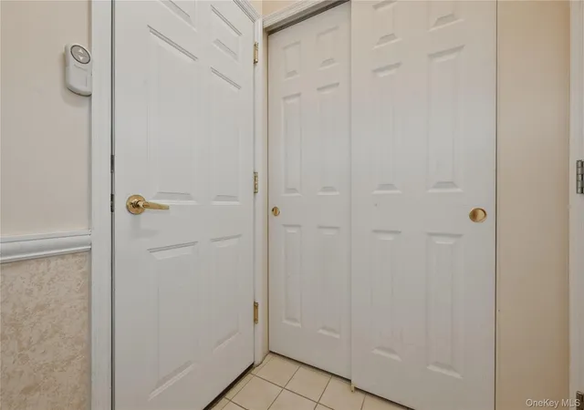2nd image of 87 Carriage Ln #236, Oyster Bay, NY 11803 | MLS# 1016425