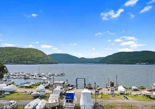 Listing Photo 2 - Condo for sale in building located at 225 Waterside Close, Peekskill, NY 10566 - Unit #
