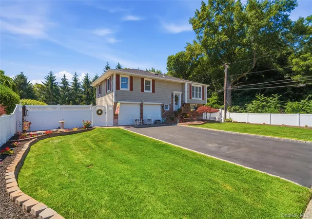 3rd image of 50 Amsterdam Rd, Smithtown, NY 11787 | MLS# 1016434