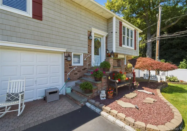 4th image of 50 Amsterdam Rd, Smithtown, NY 11787 | MLS# 1016434