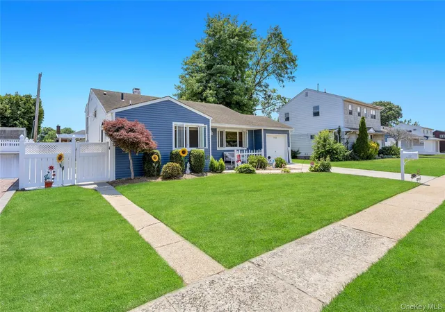 3rd image of 112 Washington St, Farmingdale, NY 11735 | MLS# 1016443
