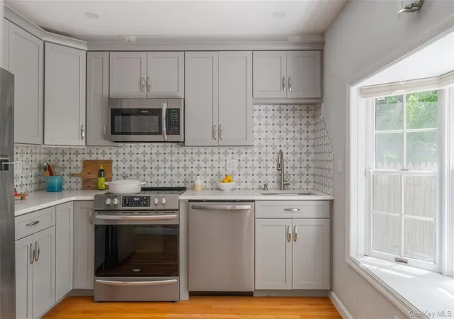 4th image of 9 Windsor Ct, Poughkeepsie, NY 12601 | MLS# 1016444