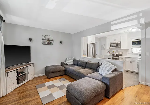 Photo 3 of Sale Pending at 168 W 21st Street, Babylon, NY 11729 | MLS# 1016446 | Listing updated on 2026-07-27