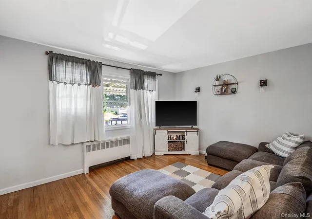 Photo 4 of Sale Pending at 168 W 21st Street, Babylon, NY 11729 | MLS# 1016446 | Listing updated on 2026-07-27