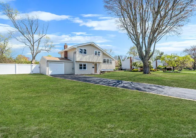 3rd image of 25 Greentree Dr, Islip, NY 11769 | MLS# 1016458