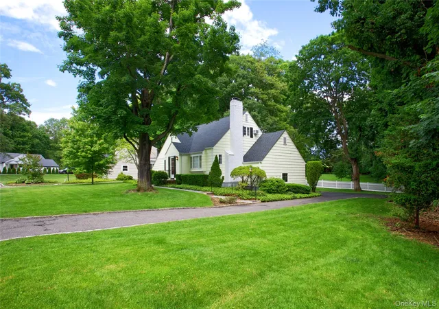 1st image of 18 Old Farm Rd, Roslyn Heights, NY 11577 | MLS# 1016471