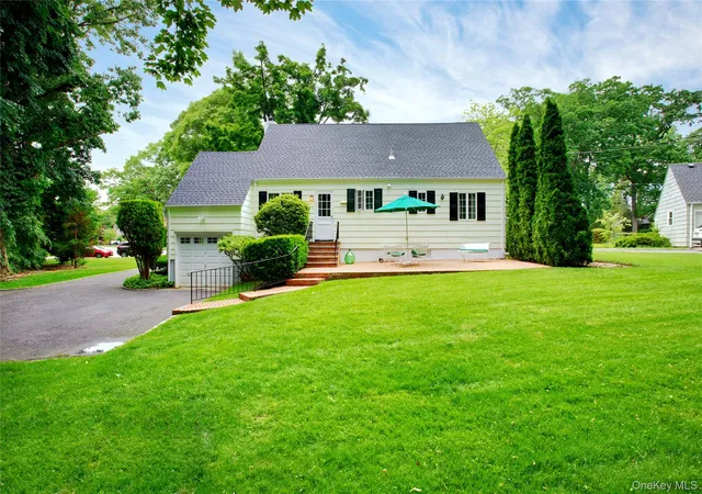 24th image of 18 Old Farm Rd, Roslyn Heights, NY 11577 | MLS# 1016471