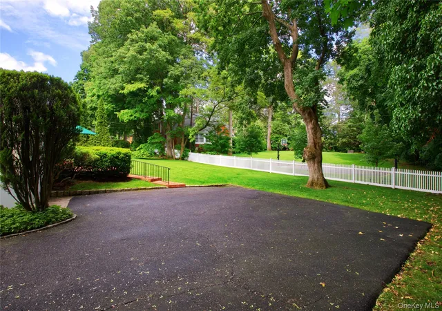 4th image of 18 Old Farm Rd, Roslyn Heights, NY 11577 | MLS# 1016471