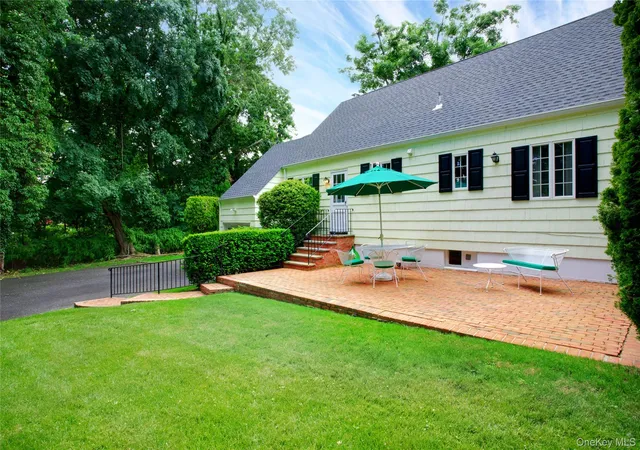 5th image of 18 Old Farm Rd, Roslyn Heights, NY 11577 | MLS# 1016471
