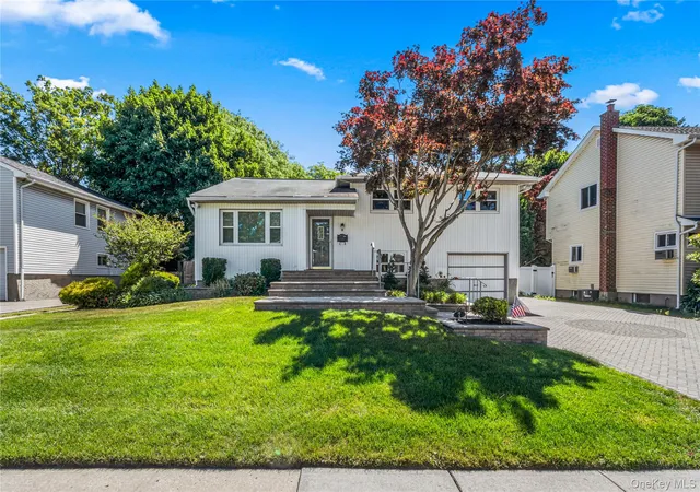 Photo 1 of Sale Pending at 7 Margaret Dr, Oyster Bay, NY 11803 | MLS# 1016484 | Listing updated on 2026-08-28