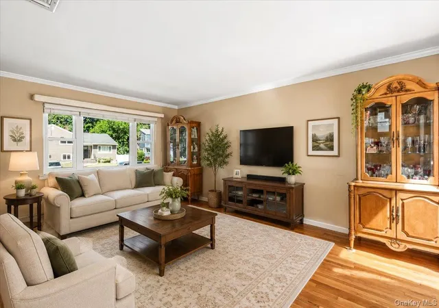Photo 3 of Sale Pending at 7 Margaret Dr, Oyster Bay, NY 11803 | MLS# 1016484 | Listing updated on 2026-08-28