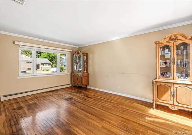 Photo 3 of Sale Pending at 7 Margaret Dr, Oyster Bay, NY 11803 | MLS# 1016484 | Listing updated on 2026-08-28