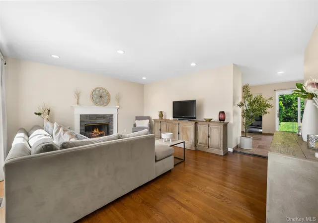 Photo 4 of Sale Pending at 8 Ridge St, Eastchester, NY 10709 | MLS# 1016505 | Listing updated on 2026-08-25