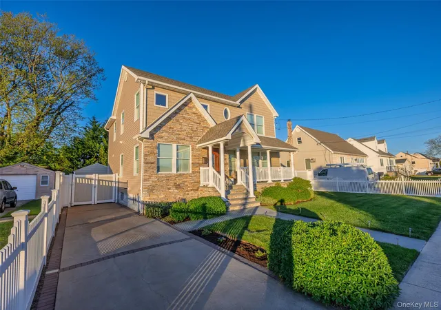 2nd image of 122 Linton Ave, Lindenhurst, NY 11757 | MLS# 1016531