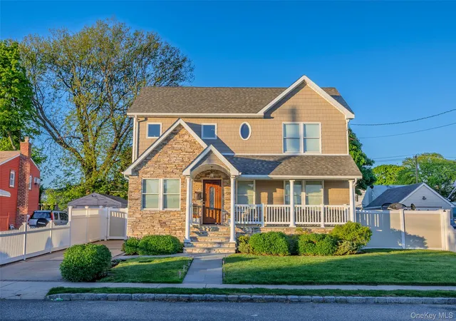 3rd image of 122 Linton Ave, Lindenhurst, NY 11757 | MLS# 1016531