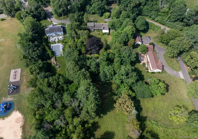 14th image of 209 Southdown Rd, Huntington, NY 11743 | MLS# 1016534