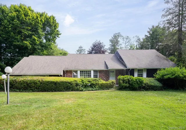 2nd image of 209 Southdown Rd, Huntington, NY 11743 | MLS# 1016534