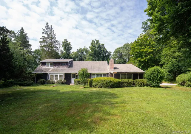 3rd image of 209 Southdown Rd, Huntington, NY 11743 | MLS# 1016534