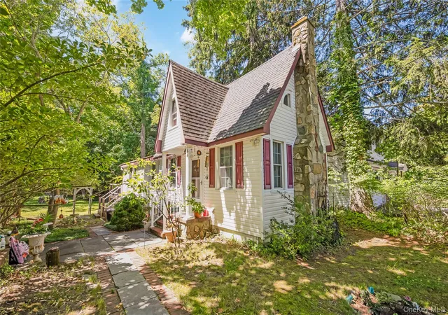 4th image of 12 Valkyr Rd, Brookhaven, NY 11778 | MLS# 1016560