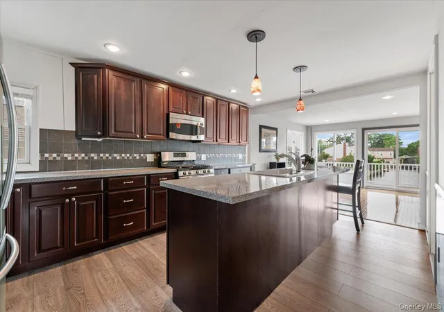 2nd image of 631 Lincoln St, Hempstead, NY 11510 | MLS# 1016581