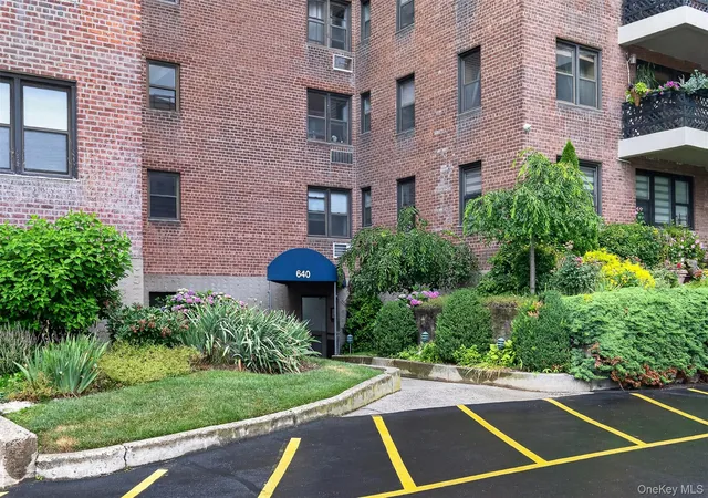 2nd image of 640 Pelham Rd, New Rochelle, NY 10801