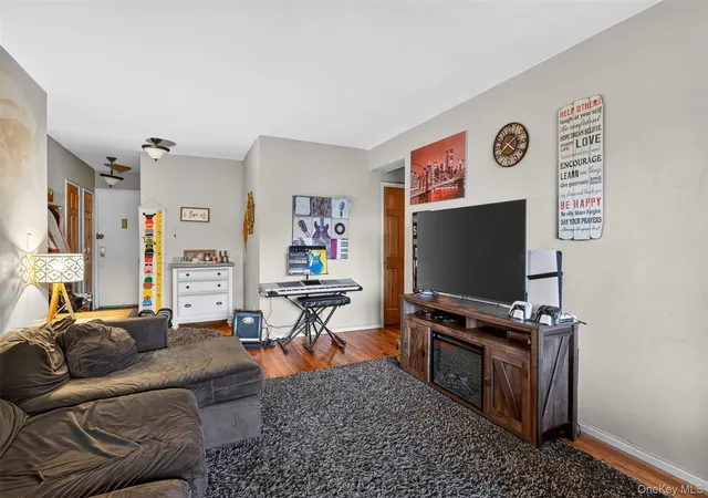 4th image of 640 Pelham Rd, New Rochelle, NY 10801