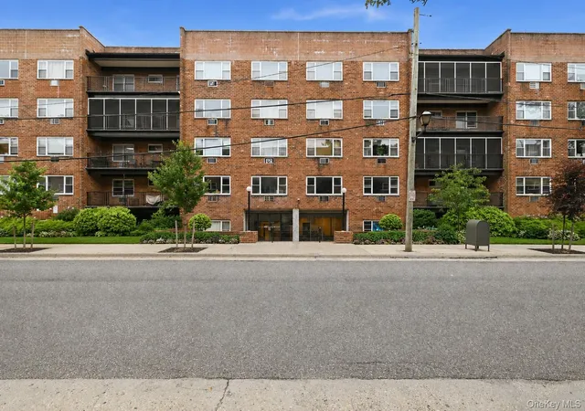 Homes for sale in North Hempstead, NY | 101 Lincoln Ave #4K, North Hempstead, NY 11501 | MLS# 1016606
