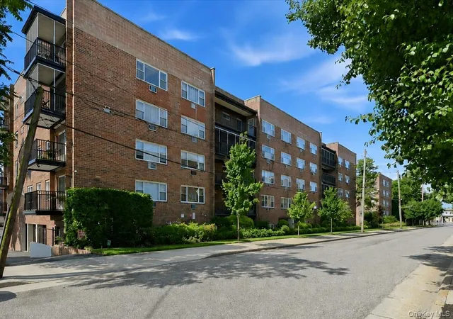 Homes for sale in North Hempstead, NY | 101 Lincoln Ave #4K, North Hempstead, NY 11501 | MLS# 1016606