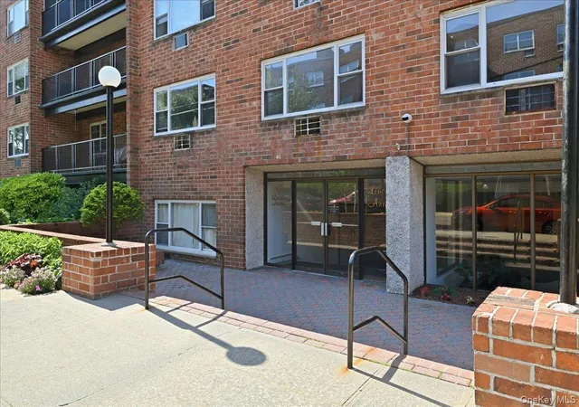 Homes for sale in North Hempstead, NY | 101 Lincoln Ave #4K, North Hempstead, NY 11501 | MLS# 1016606