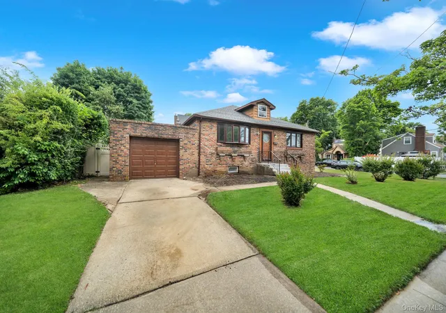 2nd image of 634 Leonard Ave, Hempstead, NY 11553 | MLS# 1016626