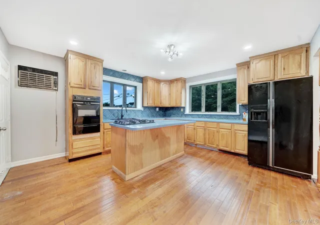 5th image of 634 Leonard Ave, Hempstead, NY 11553 | MLS# 1016626