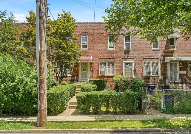Photo 1 of Sale Pending at 4118 Murdock Ave, Bronx, NY 10466 | MLS# 1016641 | Listing updated on 2026-07-04