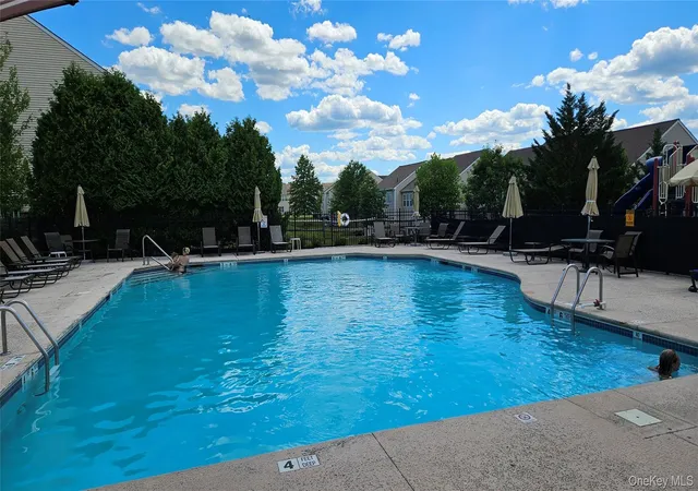 2nd image of 6 Bainbridge Pl, Newburgh, NY 12550
