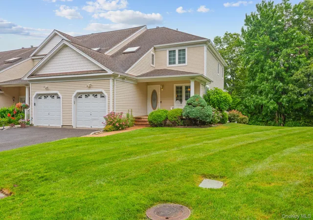 Photo 3 of Condo for sale at 16 Lindbergh Cir #16, Huntington, NY 11743 | MLS# 1016687 | Listing updated on 2026-09-19