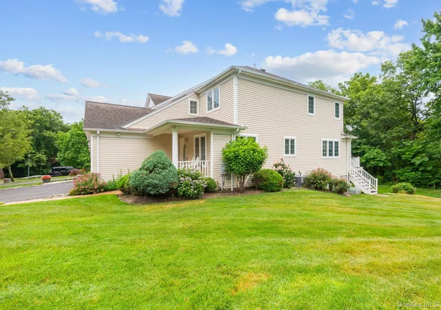 Photo 4 of Condo for sale at 16 Lindbergh Cir #16, Huntington, NY 11743 | MLS# 1016687 | Listing updated on 2026-09-29