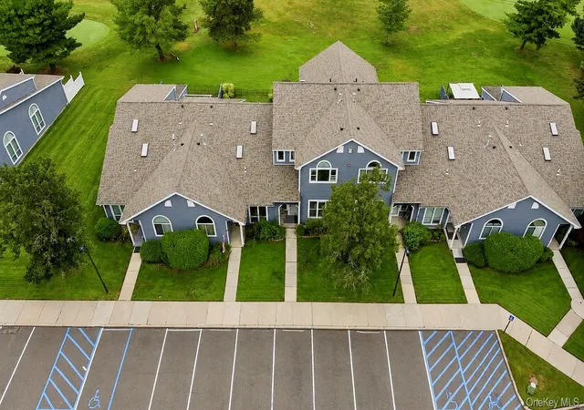 Listing Photo 3 - Condo for sale in building located at 843 Spring Lake Dr, Brookhaven, NY 11953
