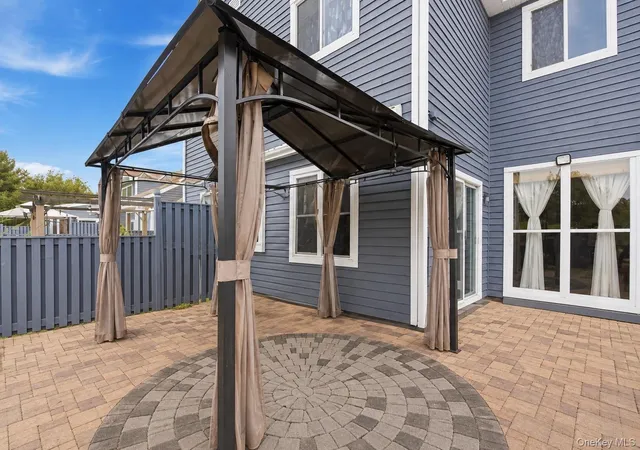 Listing Photo 5 - Condo for sale in building located at 843 Spring Lake Dr, Brookhaven, NY 11953