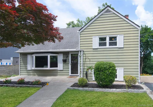 Homes for sale in Yonkers, NY | 119 Candlewood Dr, Yonkers, NY 10710 | MLS# 1016693