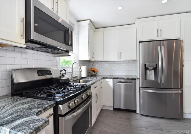 5th image of 119 Candlewood Dr, Yonkers, NY 10710 | MLS# 1016693