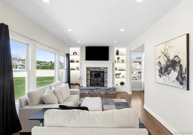 3rd image of 25 Ashley Cir, Manorville, NY 11949 | MLS# 1016694