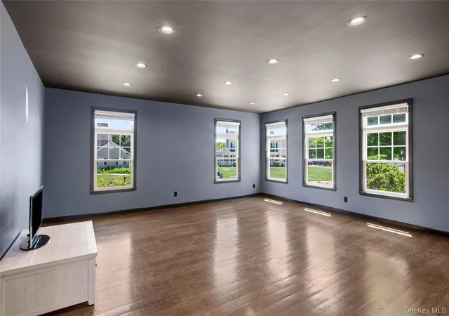 5th image of 25 Ashley Cir, Manorville, NY 11949 | MLS# 1016694