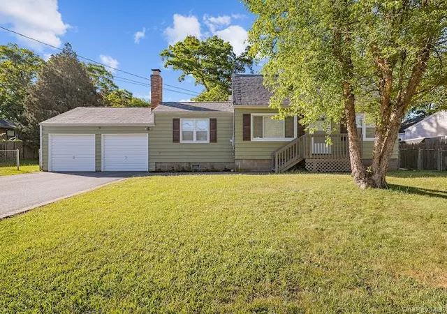 3rd image of 16 Brushwood Dr, Brookhaven, NY 11967 | MLS# 1016696