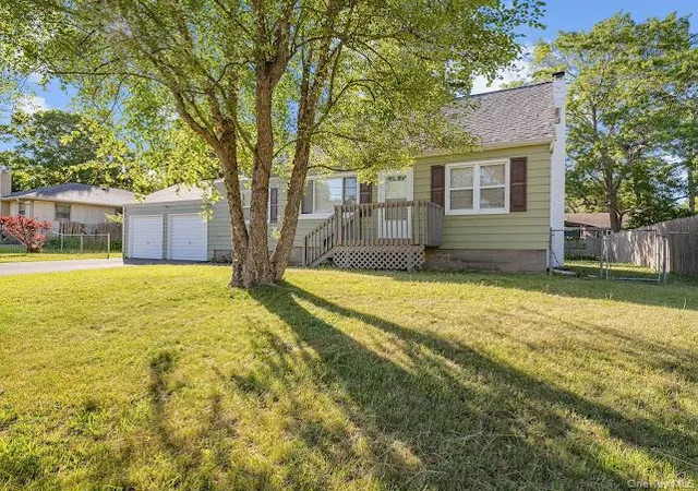 4th image of 16 Brushwood Dr, Brookhaven, NY 11967 | MLS# 1016696