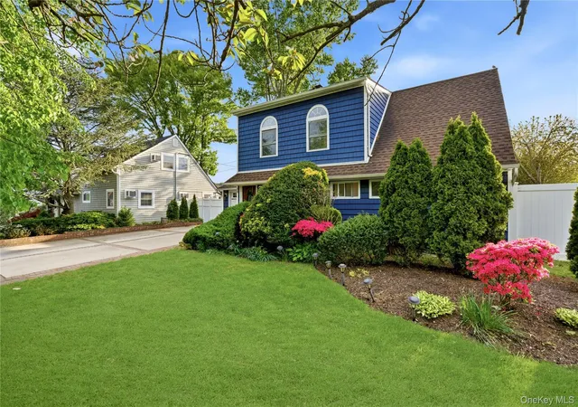 Photo 2 of Sale Pending at 10 Wildflower Ln, Wantagh, NY 11793 | MLS# 1016707 | Listing updated on 2026-07-17