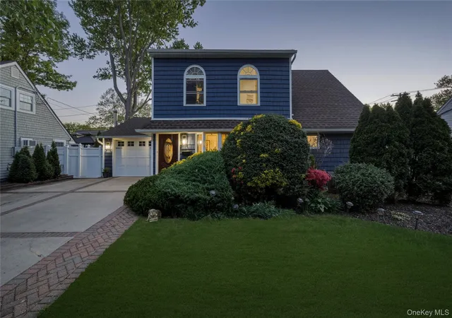 Photo 3 of Sale Pending at 10 Wildflower Ln, Wantagh, NY 11793 | MLS# 1016707 | Listing updated on 2026-07-17