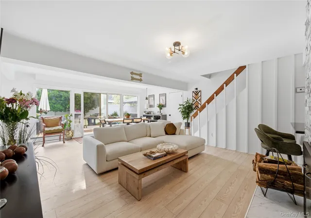 Photo 4 of Sale Pending at 10 Wildflower Ln, Wantagh, NY 11793 | MLS# 1016707 | Listing updated on 2026-07-17