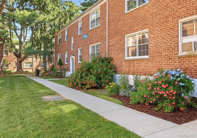 Homes for sale in Greenburgh, NY | 182 Pinewood Rd #25, Greenburgh, NY 10530 | MLS# 1016709