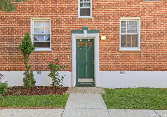 Homes for sale in Greenburgh, NY | 182 Pinewood Rd #25, Greenburgh, NY 10530 | MLS# 1016709